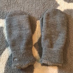 Gray thermolite mittens, leather on one side